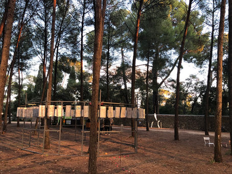 L'installation Les Galets Rouges Caro aux Palabrasives