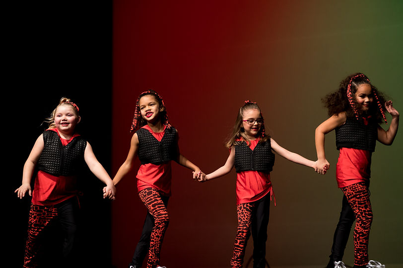 four-dancers-holding-hands-smiling