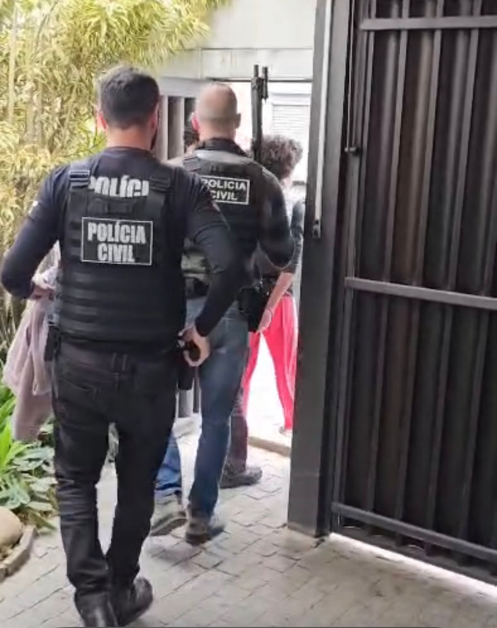 Polícia Civil prende mulher que planejava ataque a escola em Joinville