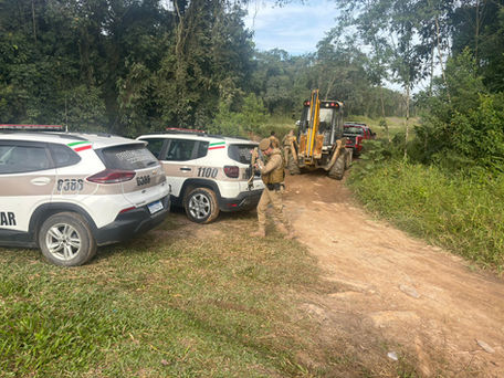 FORÇAS DE SEGURANÇA E SALVAMENTO DE ARAQUARI LOCALIZAM OSSADA HUMANA EM CÓRREGO DURANTE DESDOBRAMENTO DE OPERAÇÃO CONTRA CRIME ORGANIZADO