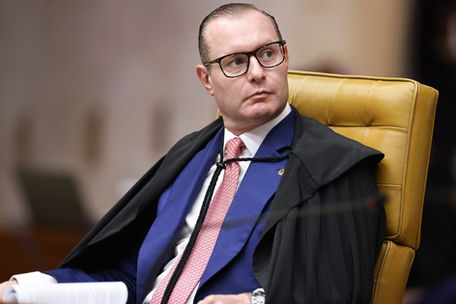Zanin atende pedidos de Lula e Flávio Bolsonaro e amplia horário de votação até as 19h em todo o país