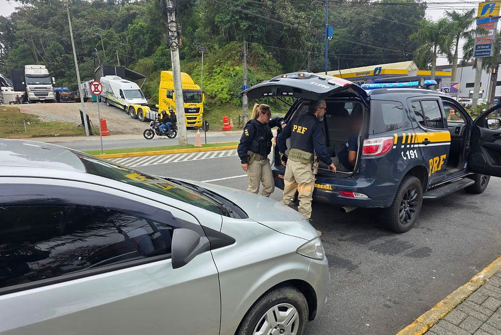Homem é preso pela PRF em Joinville dirigindo carro furtado