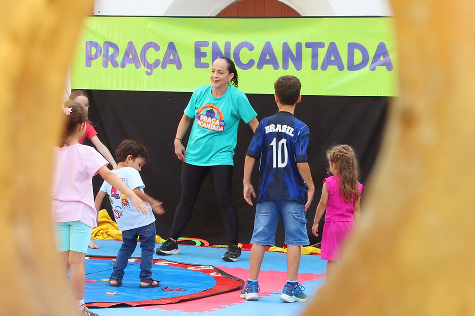 Praça Tiradentes recebe edição especial do projeto "Praça Encantada" neste sábado (30)