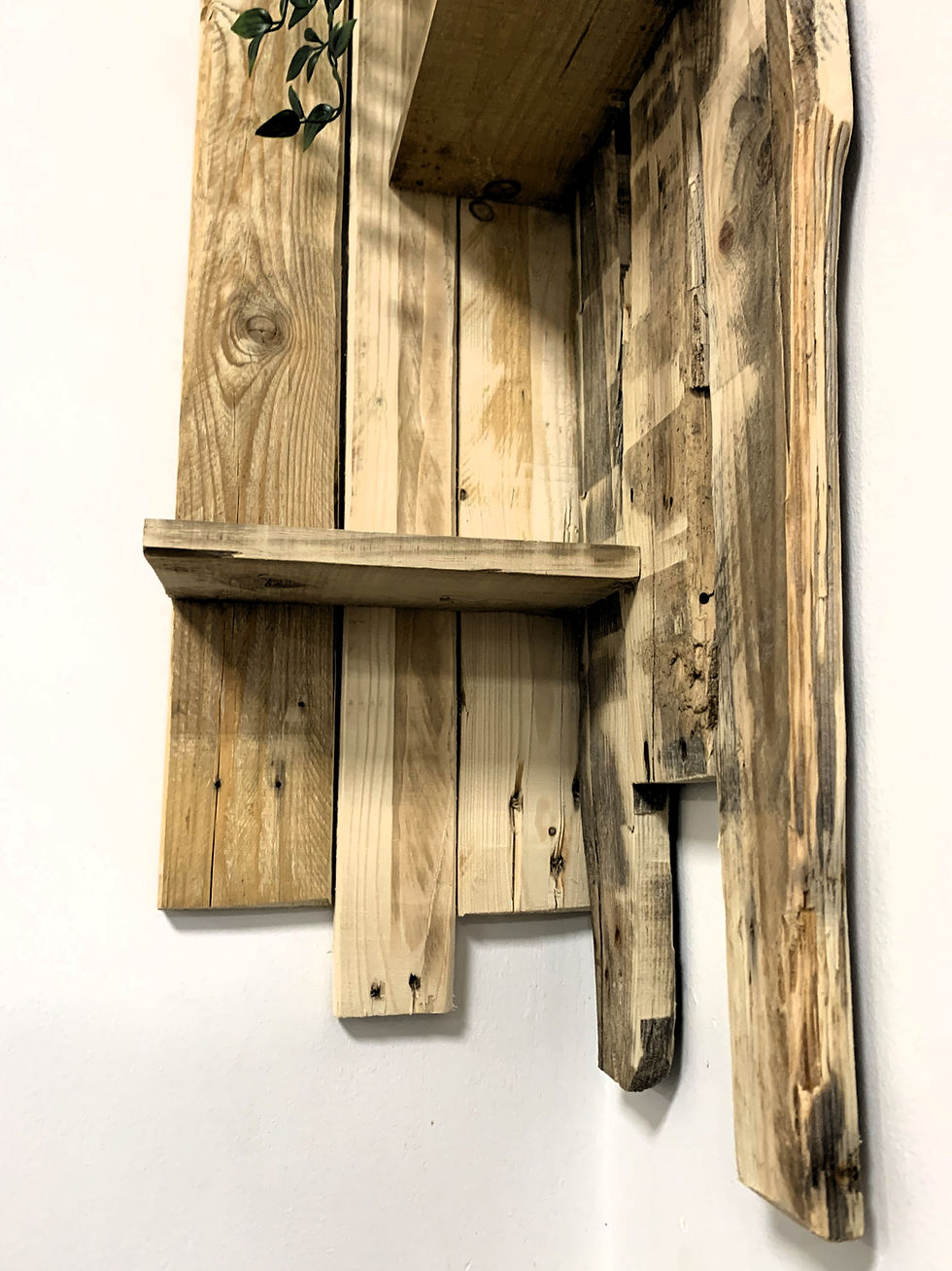 Thumbnail: Corner Shelf (Medium)