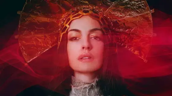 Entre Notas e Costuras | Thriller da A24 com Anne Hathaway ganha novo trailer e data de estreia