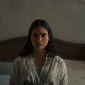 Bed Rest | Melissa Barrera descobre os horrores do filme em novo trailer