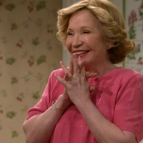 That '90s Show | Bastidores da série mostra o estilo de 1995 de Debra Jo Rupp e Kurtwood Smith