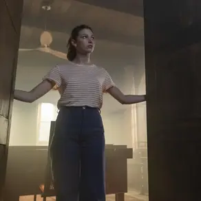 There’s Someone in the Garden | Diretor de '[REC]' volta ao terror com longa de casa assombrada 