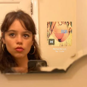 CCXP22 | Jenna Ortega, a Wandinha, na vibe de Gal Costa em hotel em SP