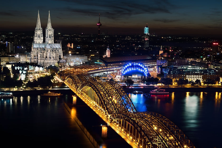 cologne-cathedral-1846338_1920.jpg