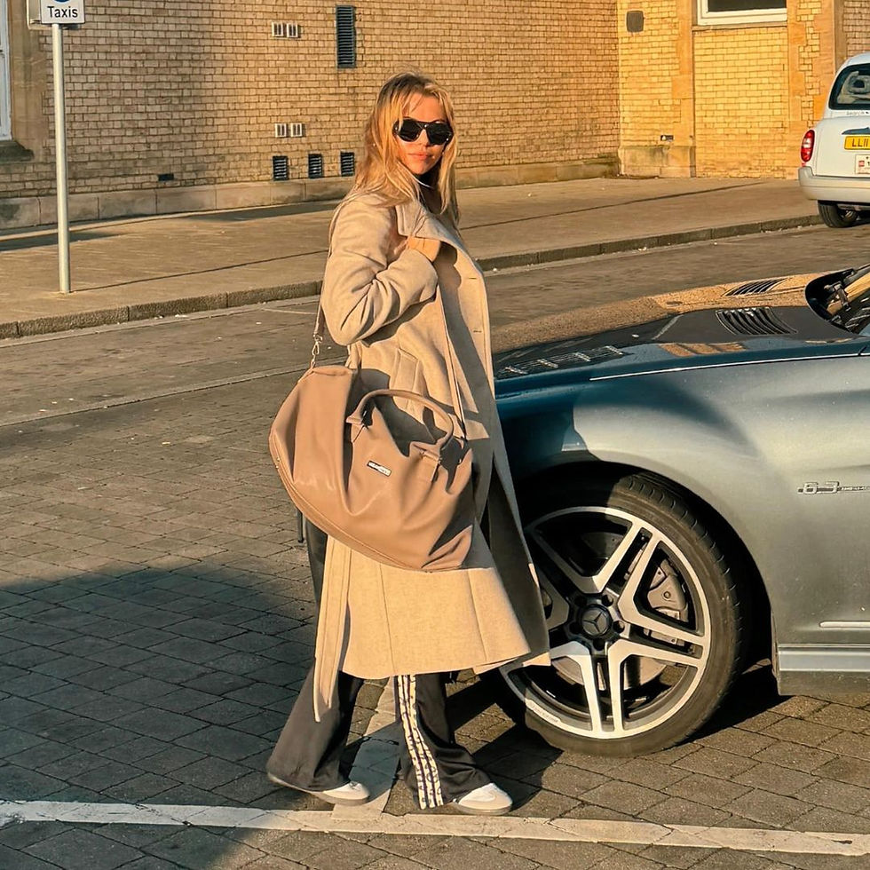 Thumbnail: Vegan Boutique Weekender from Vegan Happy Clothing modelled by Antonia