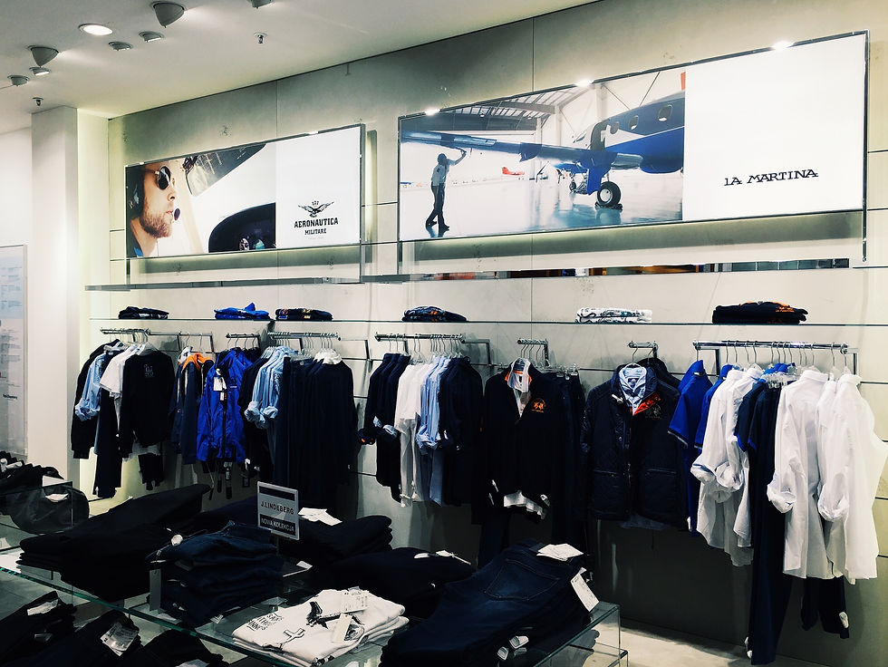 digital signage in retail store