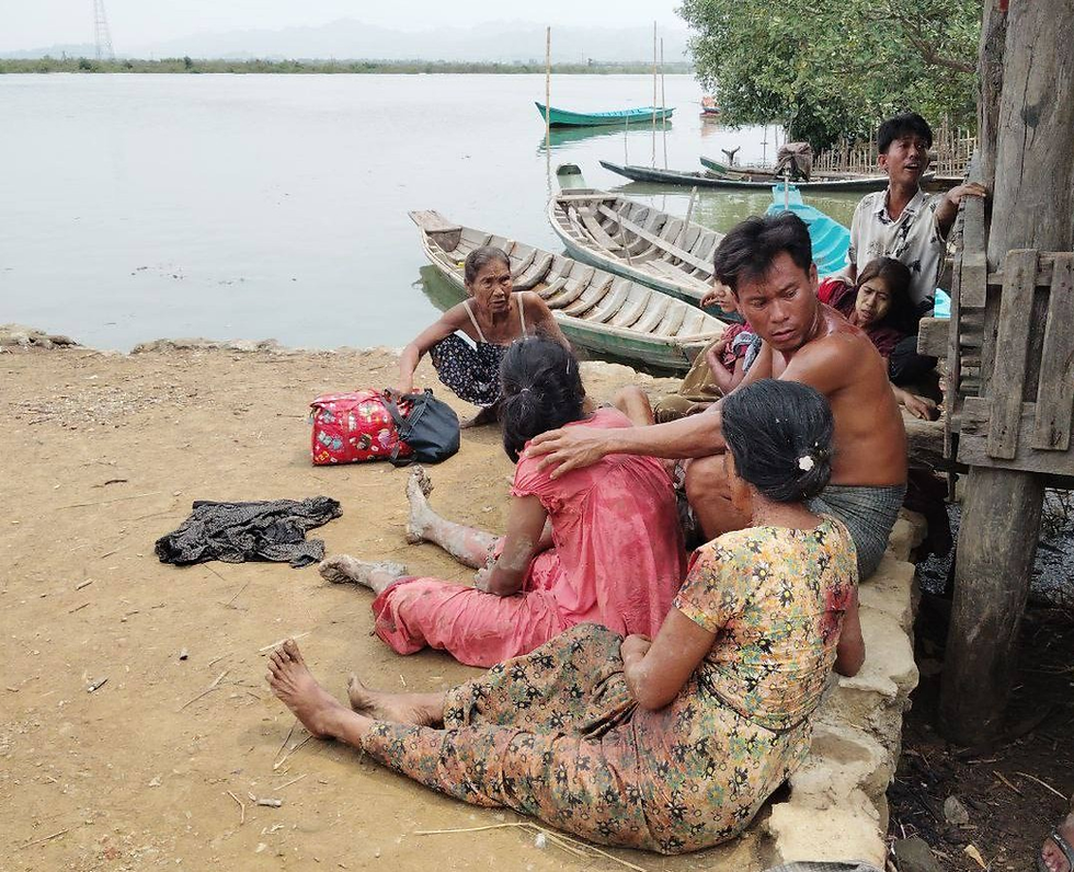 ပုံစာ - ၂၀၂၅၊ မေ ၁၃ ရက်တွင် ရသေ့တောင်မြို့နယ်၊ ထွန်းရဝေကျေးရွာကို စစ်ကောင်စီလေကြောင်းဗုံးကြဲပြီးနောက်မြင်တွေ့ရပုံ။