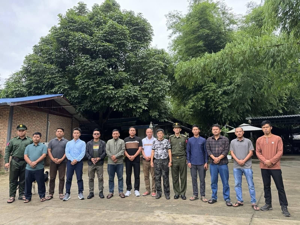 KIO/ KIA ဒုတိယဗိုလ်ချုပ်ကြီး ဂွမ်မော်နဲ့ ချင်းညီနောင်ခေါင်းဆောင်များတွေ့ဆုံနေပုံ(ဓါတ်ပုံ-ချင်းညီနောင်)