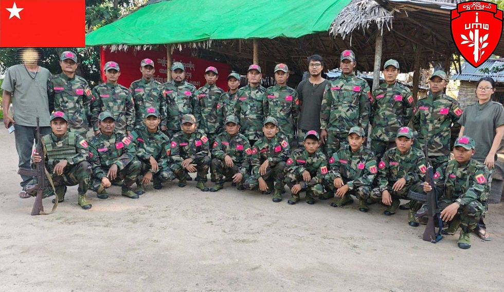 ရွှေဘိုမြို့နယ်ပကဖက တိုက်နယ်(၆)ပကဖတိုက်ခိုက်ရေးရဲဘော်တွေကို ယူနီဖောင်း၊ဘက်တံဆိပ်နဲ့MA 1နှစ်လက်တို့ကို အောက်တိုဘာ ၁၂ရက်ကတပ်ဆင်ပေးနေပုံ။