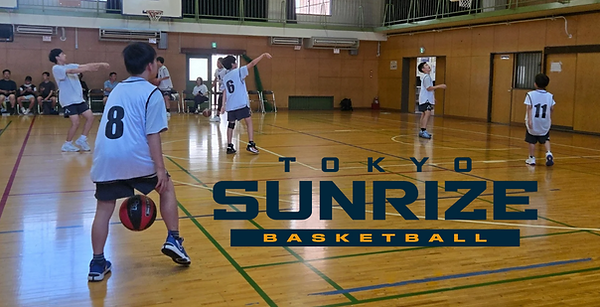 中学生がバスケをする