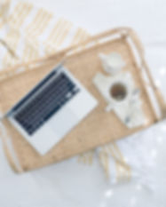 Ordinateur portable sur le plateau