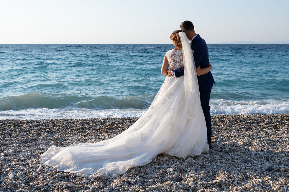 Hochzeitsstyling Brautpaar am Meer