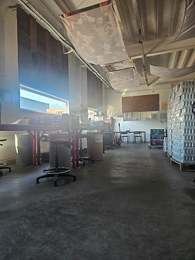 Werkruimte bij Stepa Afwerking in Assendelft waar deelnemers van Leviaan meewerken aan grafische afwerking en verpakkingswerkzaamheden.