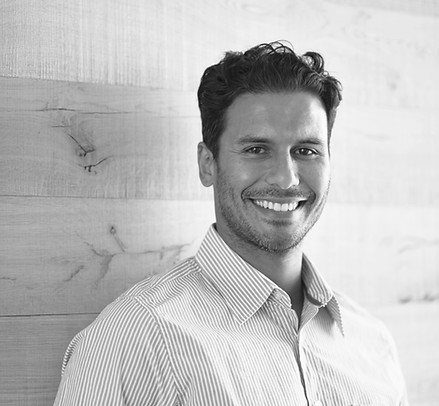 Professionelle Mann-Lächeln