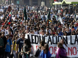 Unos 80.000 chilenos se movilizaron en Santiago por educación gratuita