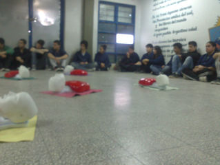 Capacitación en RCP para alumnos de la E.P.E.T Nº 10