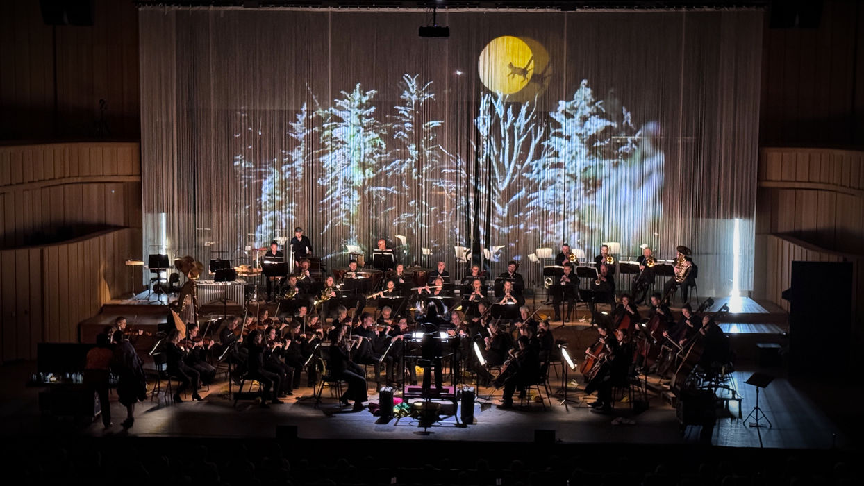 Educatie project over klassieke muziek en emancipatie. Live gefilmde miniaturen, waarbij het publiek de wereld van twee vergeten vrouwelijke componisten van dichtbij meemaakt in alle Stadsschouwburgen in Nederland.