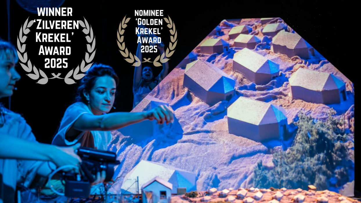 Een poëtische mix van poppenspel, miniaturen en live film vertelt het verhaal van vluchteling Nour. De voorstelling nodigt het publiek uit in een wereld van veerkracht en herinneringen door middel van visuele verhalen.