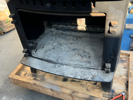 1月の入念な手入れ。2月の寒さに備え、薪ストーブが美しく復活!