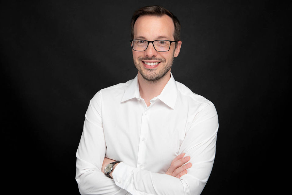 Biznesowe zdjęcie mężczyzny w białej koszuli, Kraków