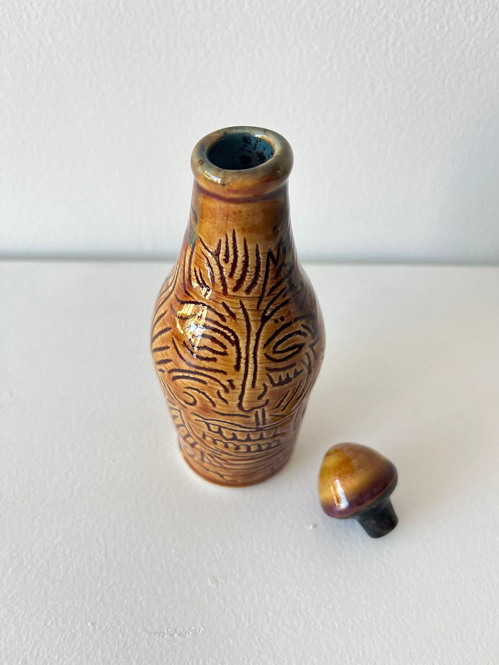 Thumbnail: Amy Bowles, Untitled (medium with lid) (2018)