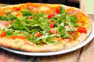 Piping hot plant-based pizza. Photocredit: Pexels.