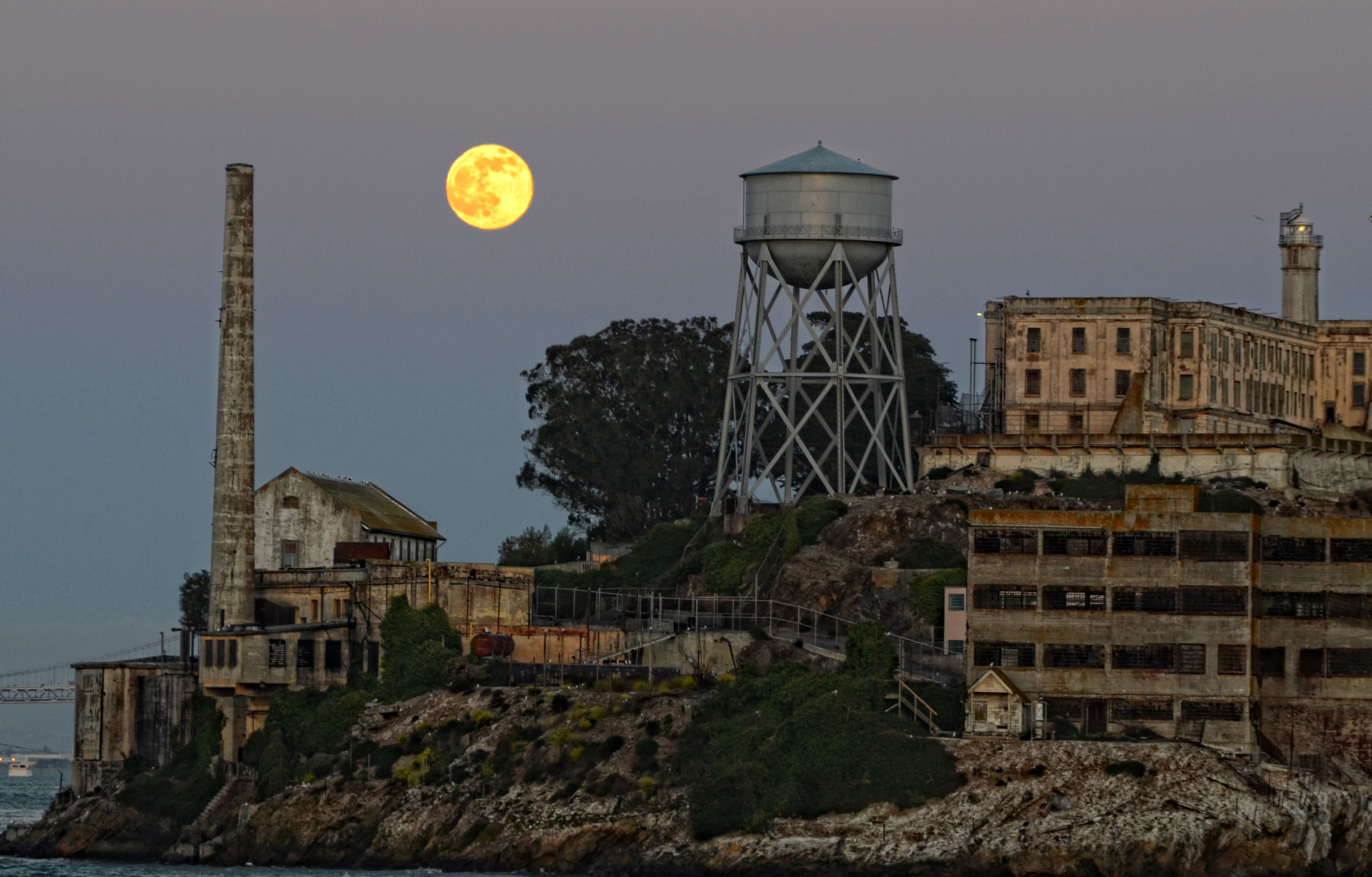 Moon Alcatraz by Vincent Atos