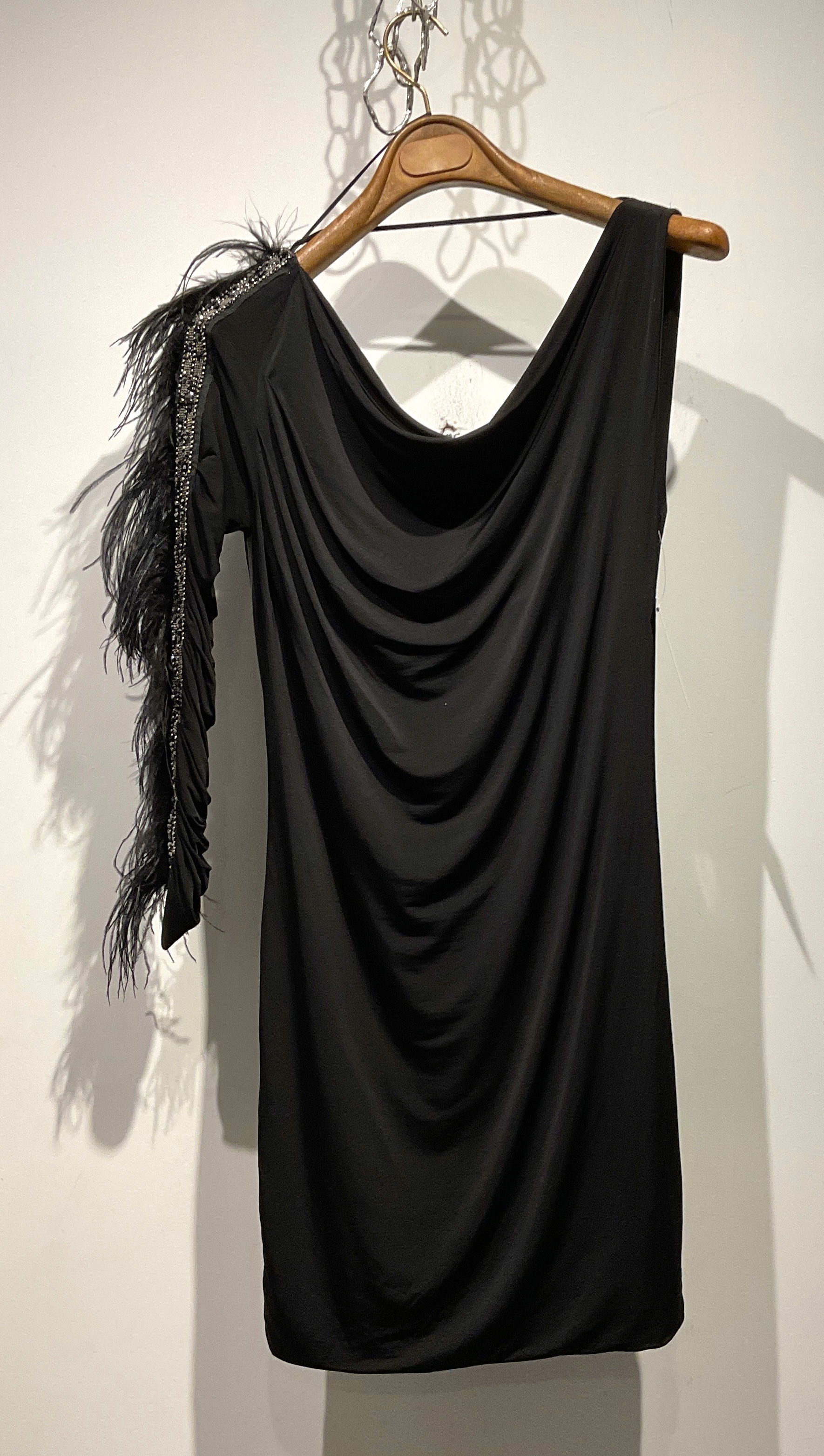 PINKO - Robe dos nu décor plumes - M