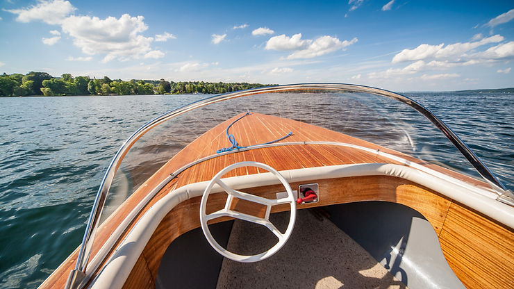 在为您的船只选择海水淡化机时,请考虑价格、安装和尺寸。