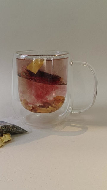 Infusion de hierbas y frutas que contiene piña, mango, uchuva,