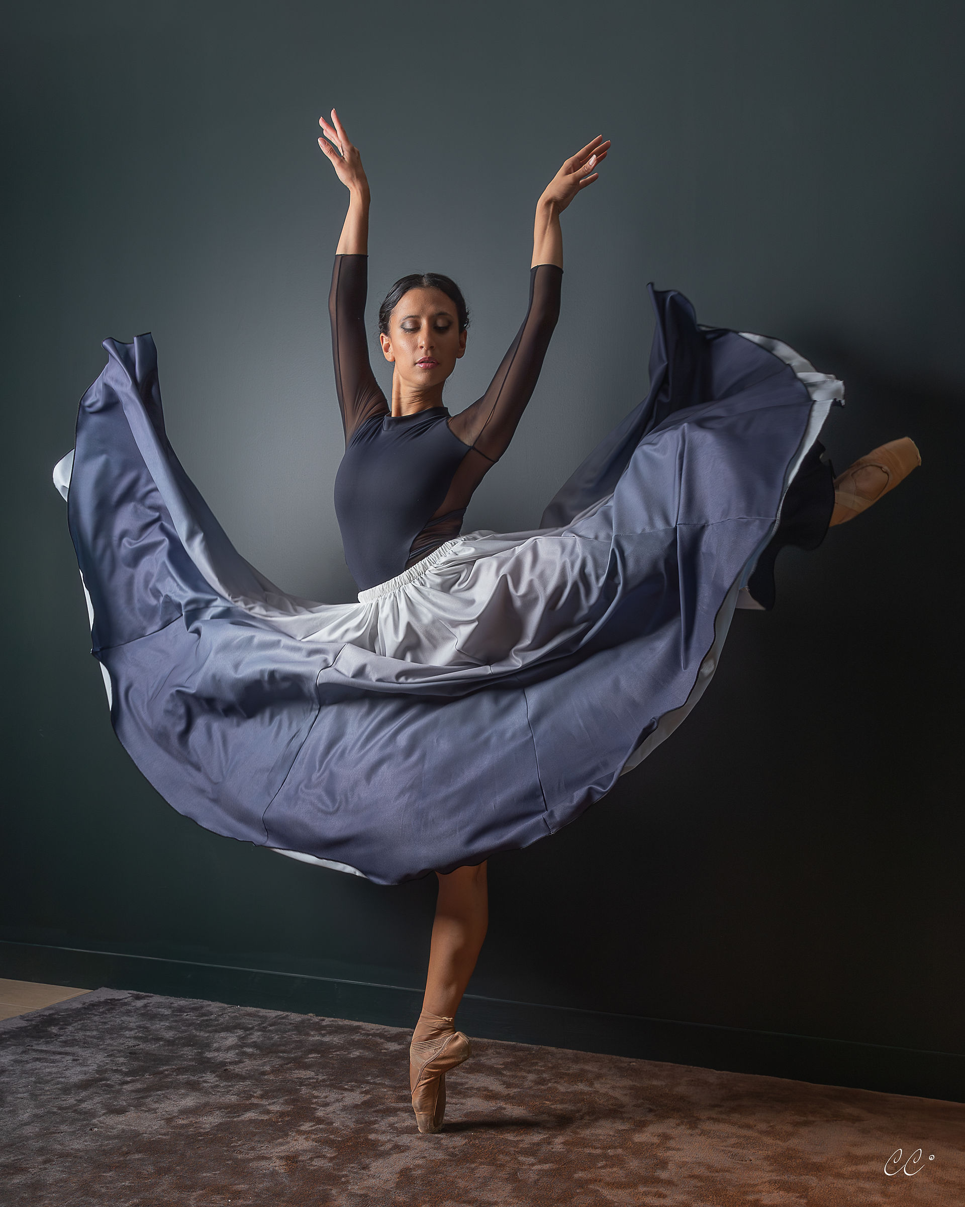 photographie d'une danseuse avec une jupe de danse réalisée par la créatrice andralys