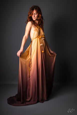 photographie d'une robe féerique en studio