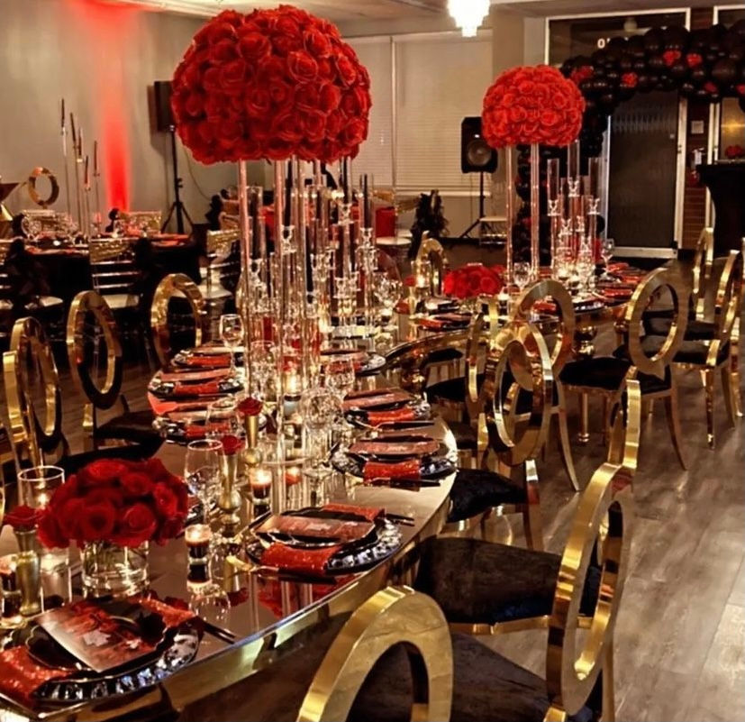 Thumbnail: Gold S table