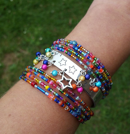Bracelet gravé à la main
