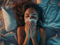 Por que a rinite piora à noite? Entenda as causas e o que fazer para dormir melhor