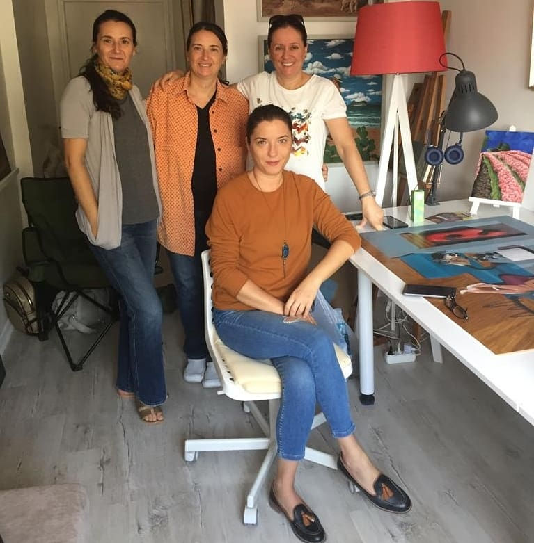 Sevgili kuzenim Oya ve ablalarımla atölyede... / My dear cousin Oya and my sisters in my atelier...
