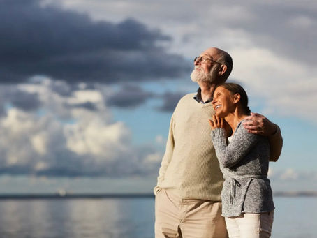 Seguro de vida para idosos vale a pena? Veja quanto custa contratar após os 60 anos
