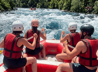 Gruppe beim Wildwasser-Rafting im Köprülü Canyon ab Side, Antalya