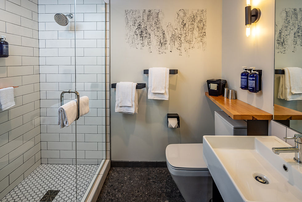 queen-bathroom.jpg