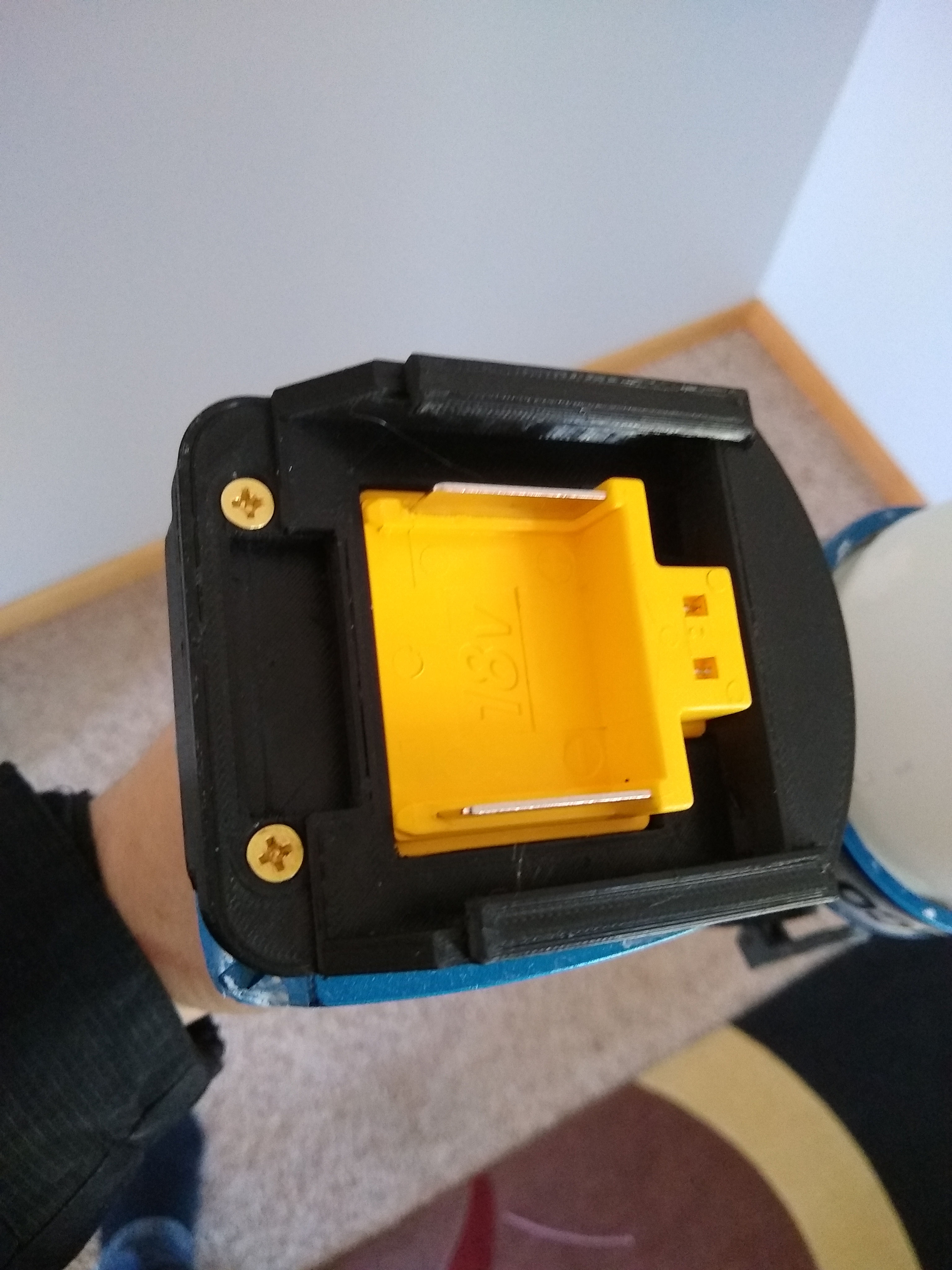 Battery Adapter That Fits Graco Proshot Sprayer and Makita 18 volt Battery