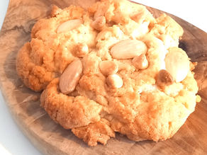 white chocolate chip almond cookies