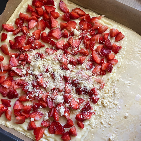 Streusel-Butterkuchen mit Pudding (&Früchten)
