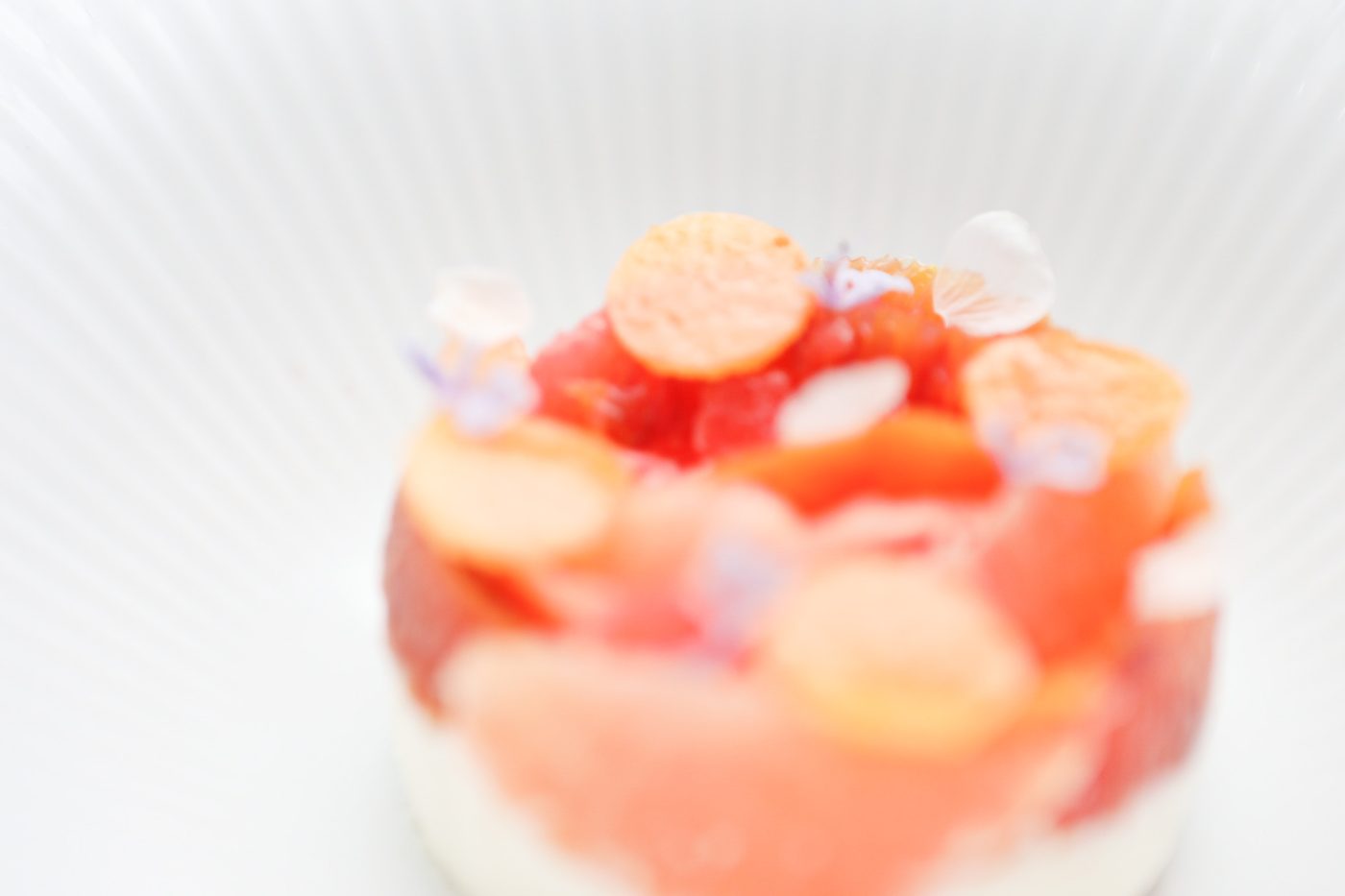 Parfait aux agrumes confits, fleurs comestibles