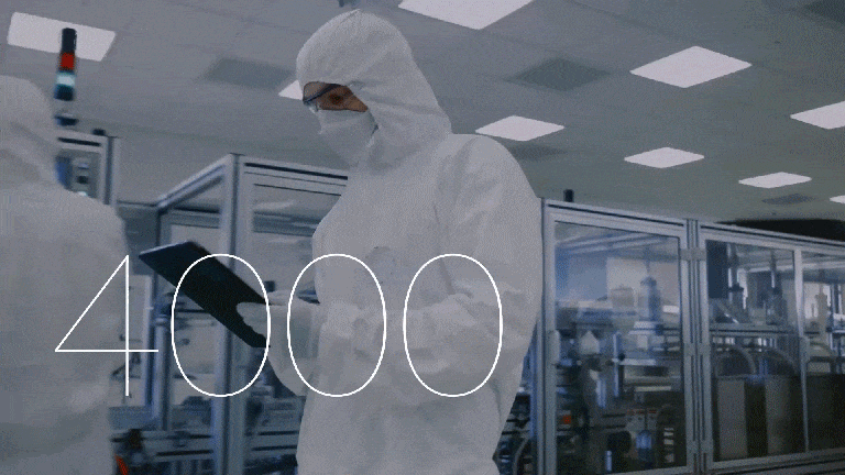 글로벌 4,000명의 전문 인력이 활약하는 첨단 반도체 및 전자 부품 제조 공정 현장으로, 기업 공정 스케치 촬영을 통해 기술 신뢰도를 부각한 영상